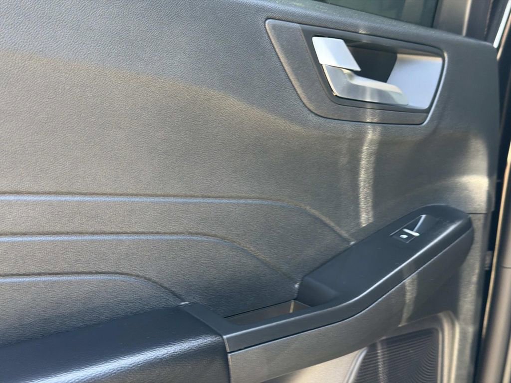 Certified 2025 Ford Escape SE FWD image 20