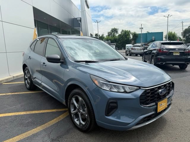 Certified 2023 Ford Escape ST-Line w/ Tech Pack #1 AWD/4WD image 11