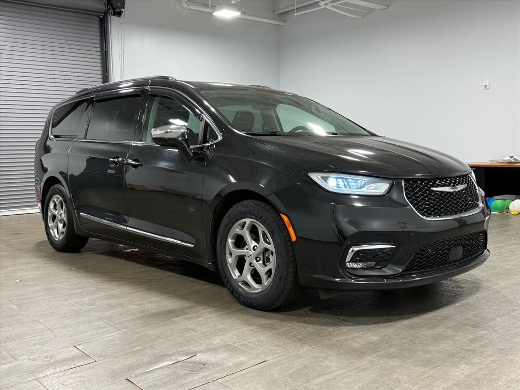 Used 2022 Chrysler Pacifica Limited image 2