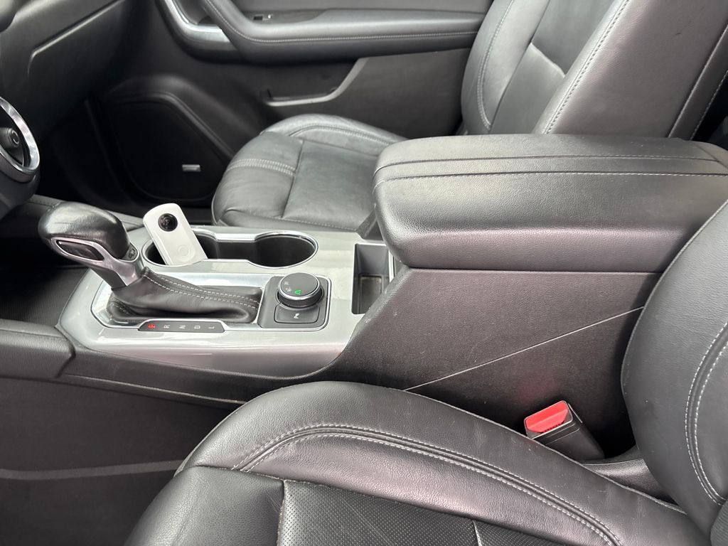 Used 2019 Chevrolet Blazer LT w/ Sound & Technology Package FWD image 17