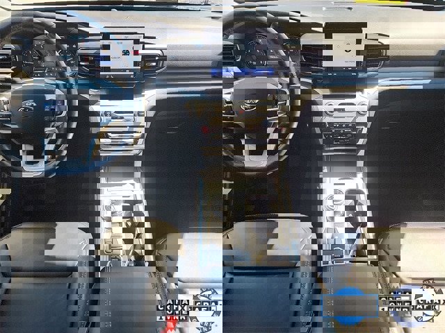 Certified 2022 Ford Explorer XLT w/ Equipment Group 202A image 8