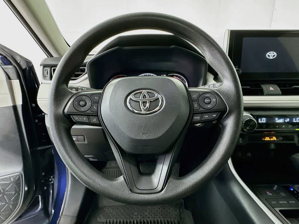 Used 2025 Toyota RAV4 XLE FWD image 16