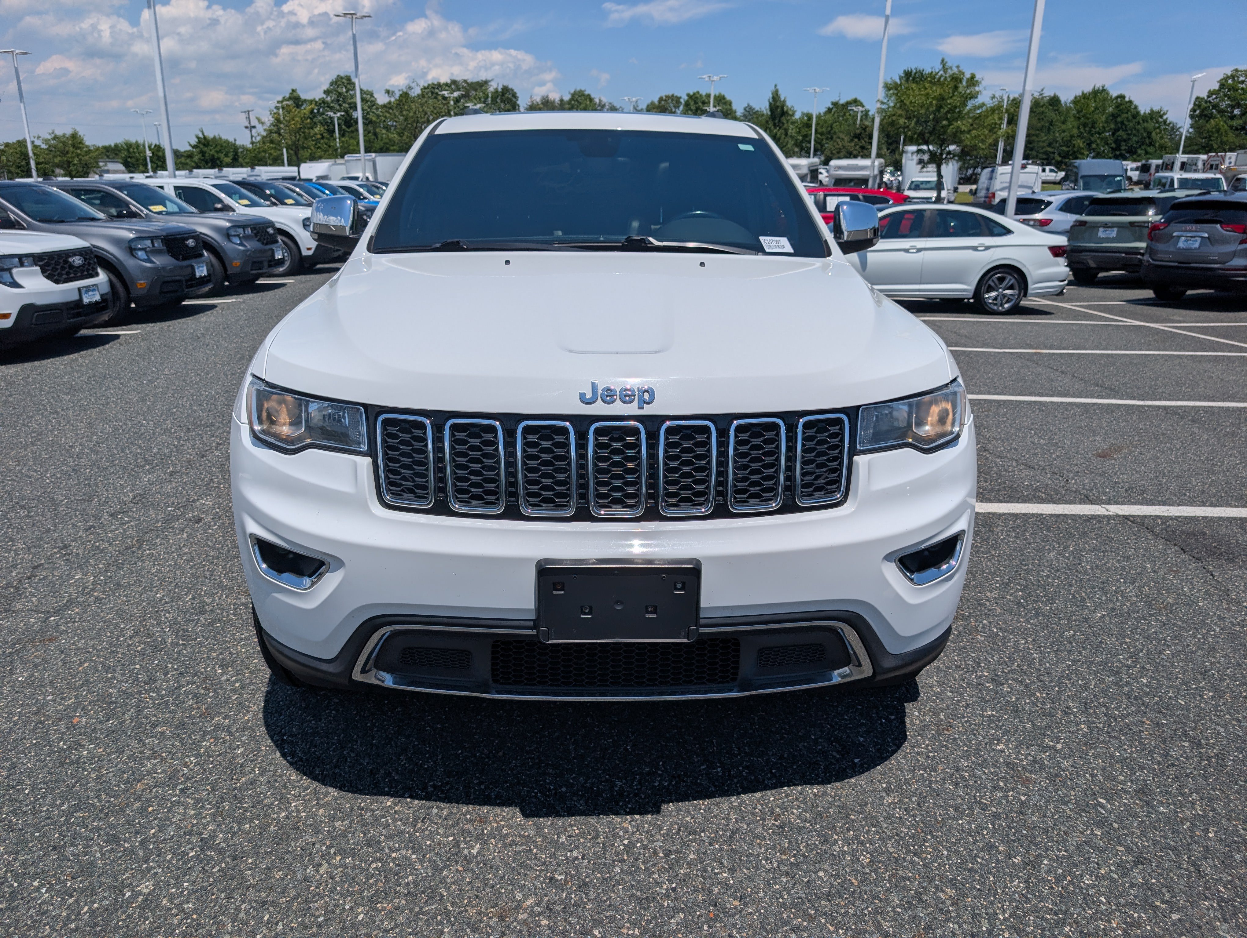 Used 2018 Jeep Grand Cherokee Limited AWD/4WD image 8