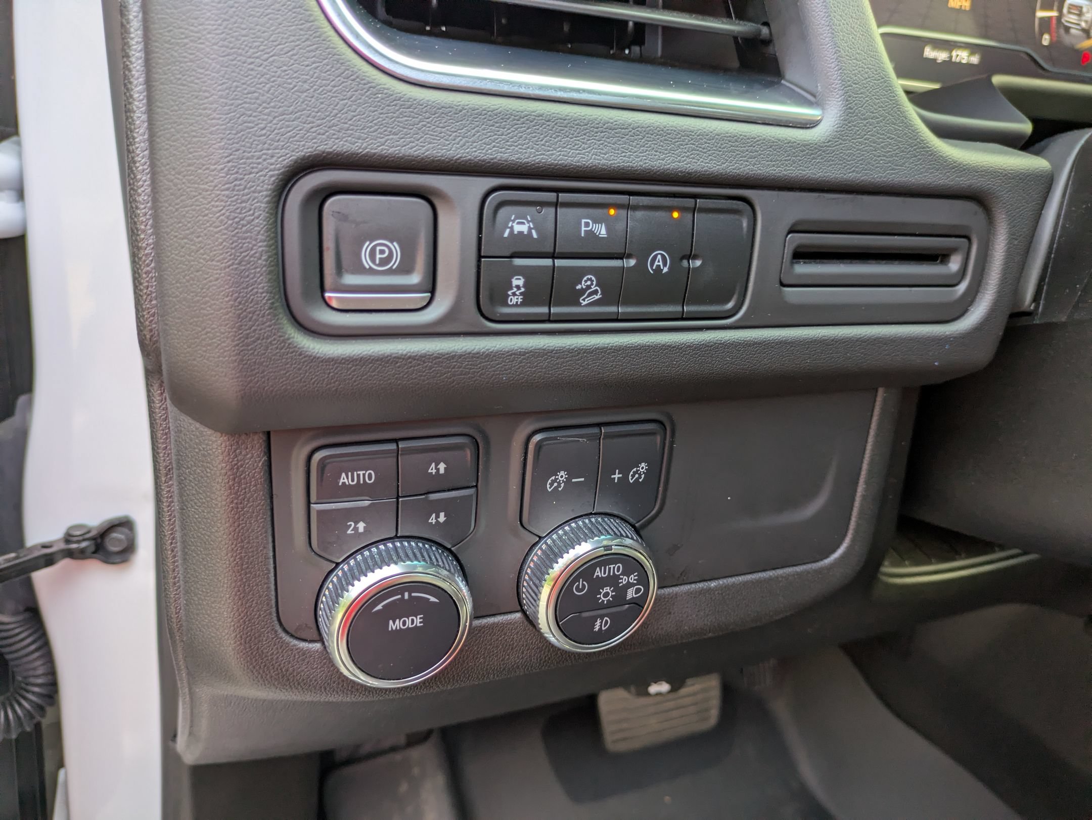 Used 2023 GMC Yukon XL AT4 AWD/4WD image 17