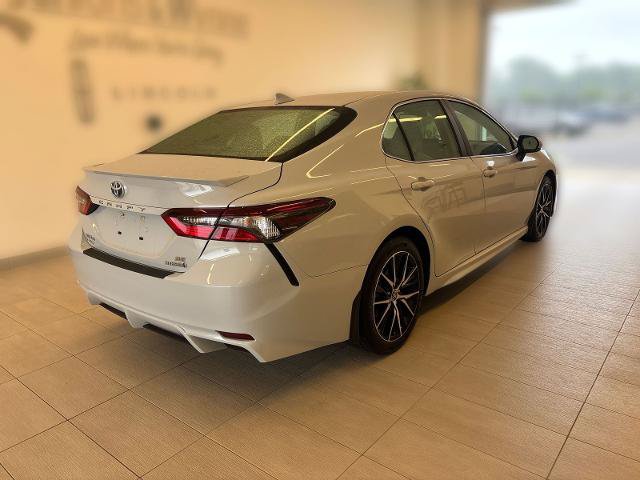 Used 2024 Toyota Camry SE w/ Cold Weather Package FWD image 3