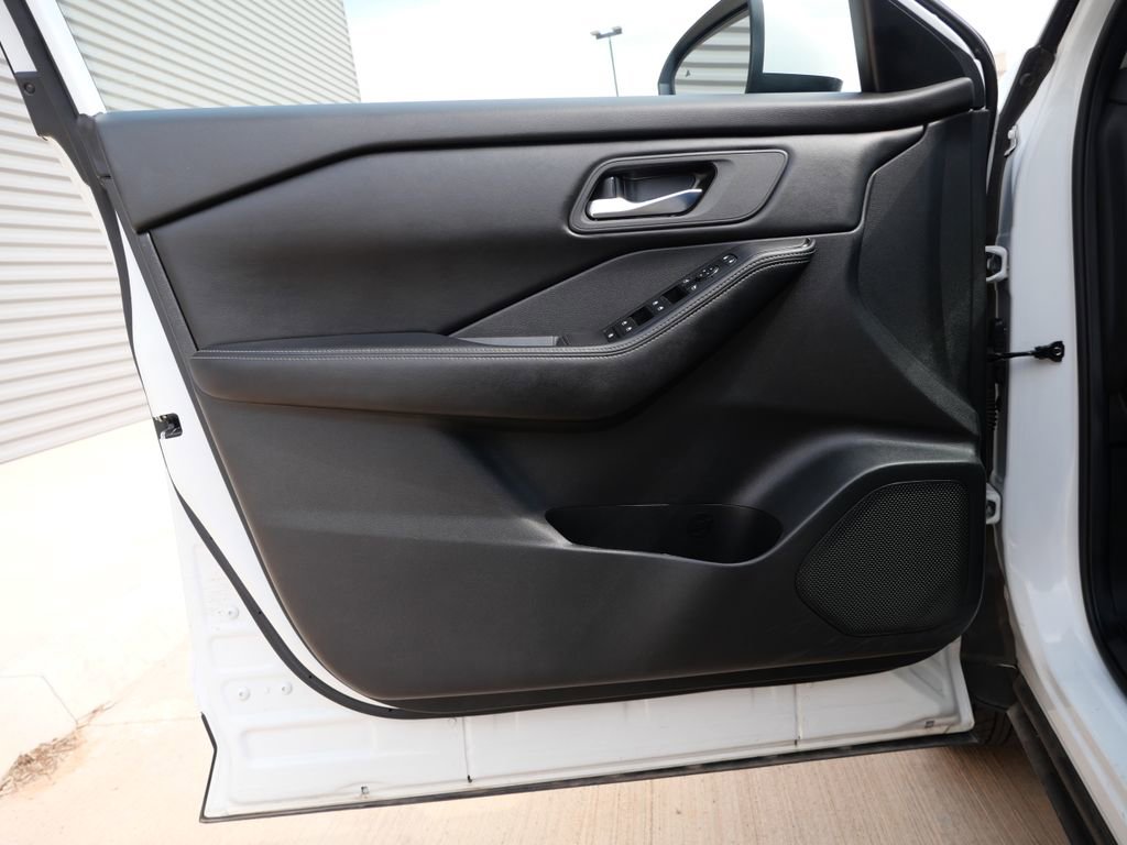 Used 2024 Nissan Rogue SV AWD/4WD image 19