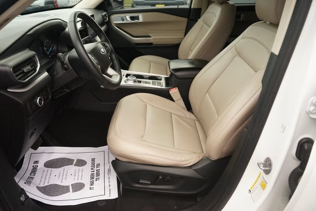 Certified 2023 Ford Explorer XLT w/ Equipment Group 202A RWD image 9