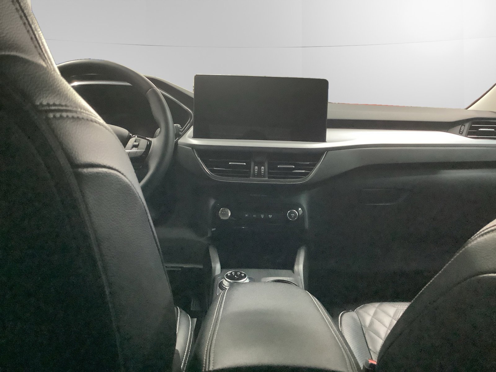 Certified 2024 Ford Escape Platinum w/ Premium Technology Package image 10