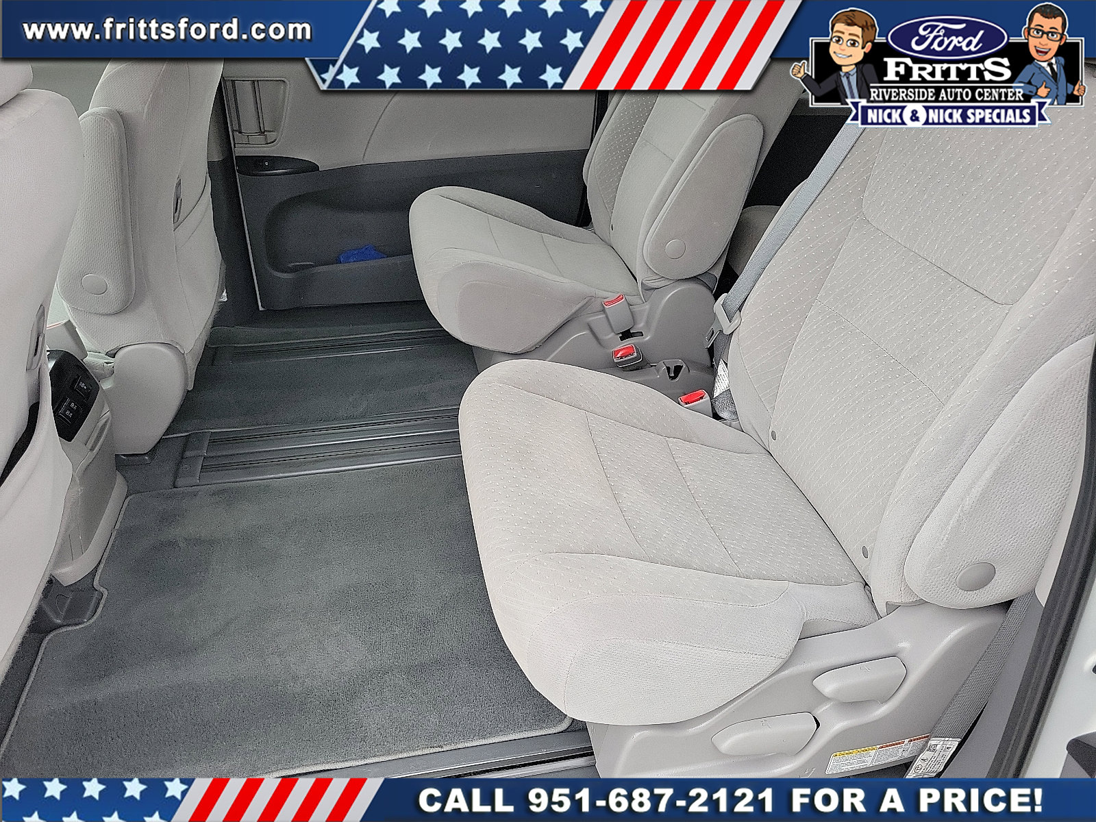 Used 2020 Toyota Sienna LE w/ Carpet Mat Package FWD image 13