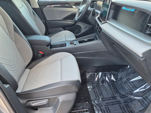 Used 2025 Volkswagen Tiguan SE FWD image 26