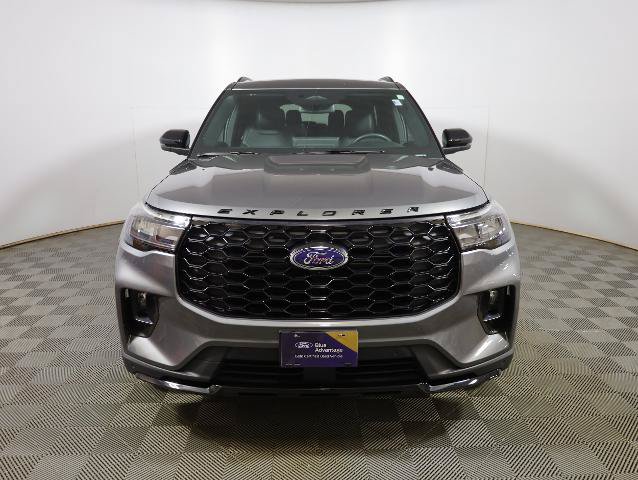 Certified 2025 Ford Explorer ST-Line w/ Premium Package AWD/4WD image 3