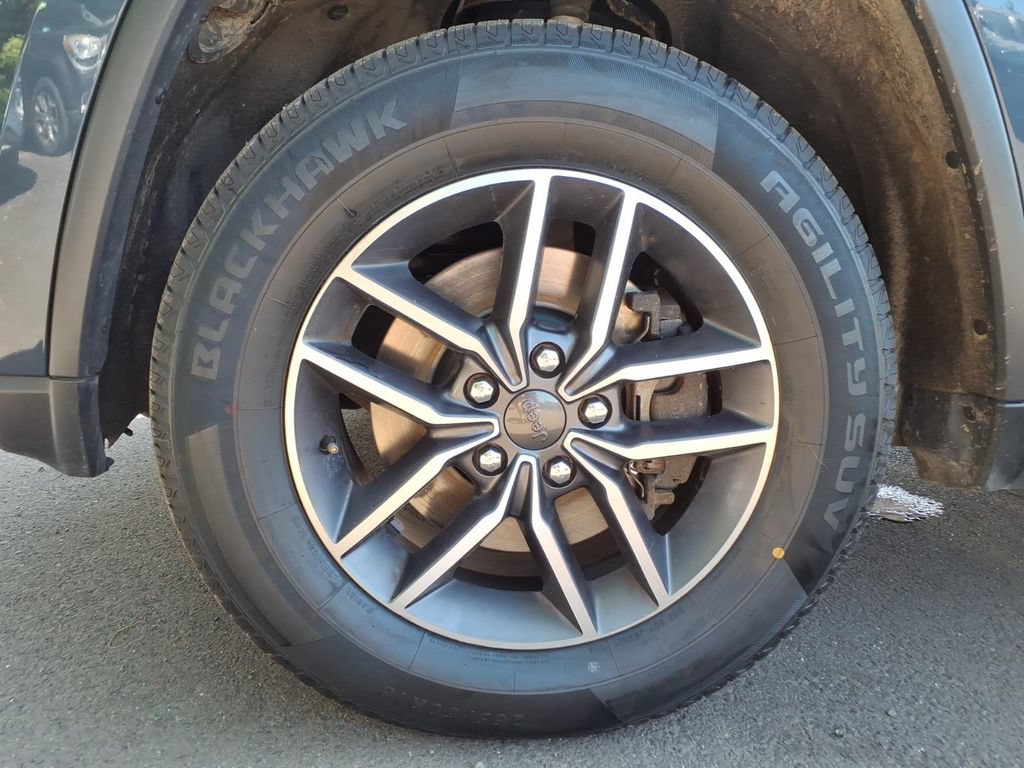 Used 2021 Jeep Grand Cherokee Limited AWD/4WD image 25