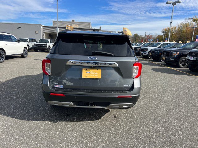 Certified 2023 Ford Explorer XLT w/ Equipment Group 202A AWD/4WD image 4