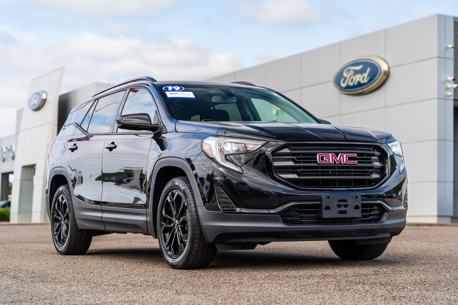 Used 2019 GMC Terrain SLE w/ Driver Convenience Package AWD/4WD image 1