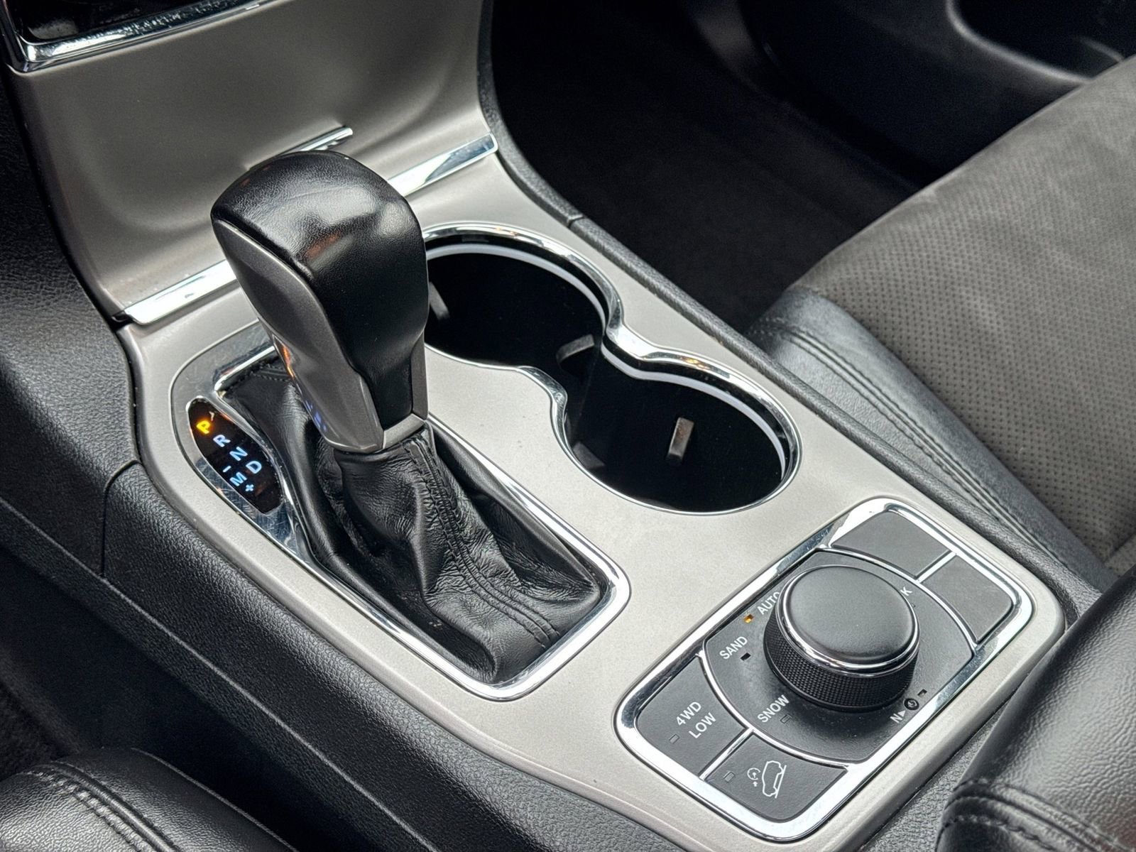 Used 2022 Jeep Grand Cherokee Altitude image 36