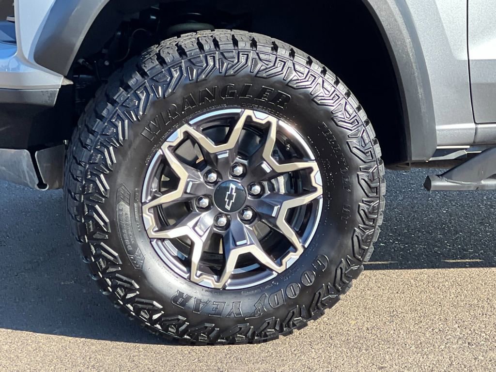 Used 2023 Chevrolet Colorado ZR2 w/ ZR2 Convenience Package III image 24