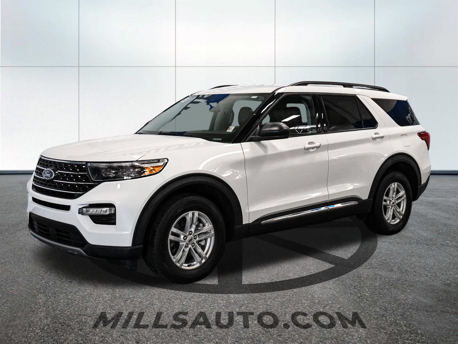 Certified 2023 Ford Explorer XLT w/ Equipment Group 202A AWD/4WD image 2