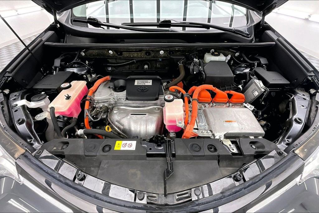 Used 2018 Toyota RAV4 LE image 10