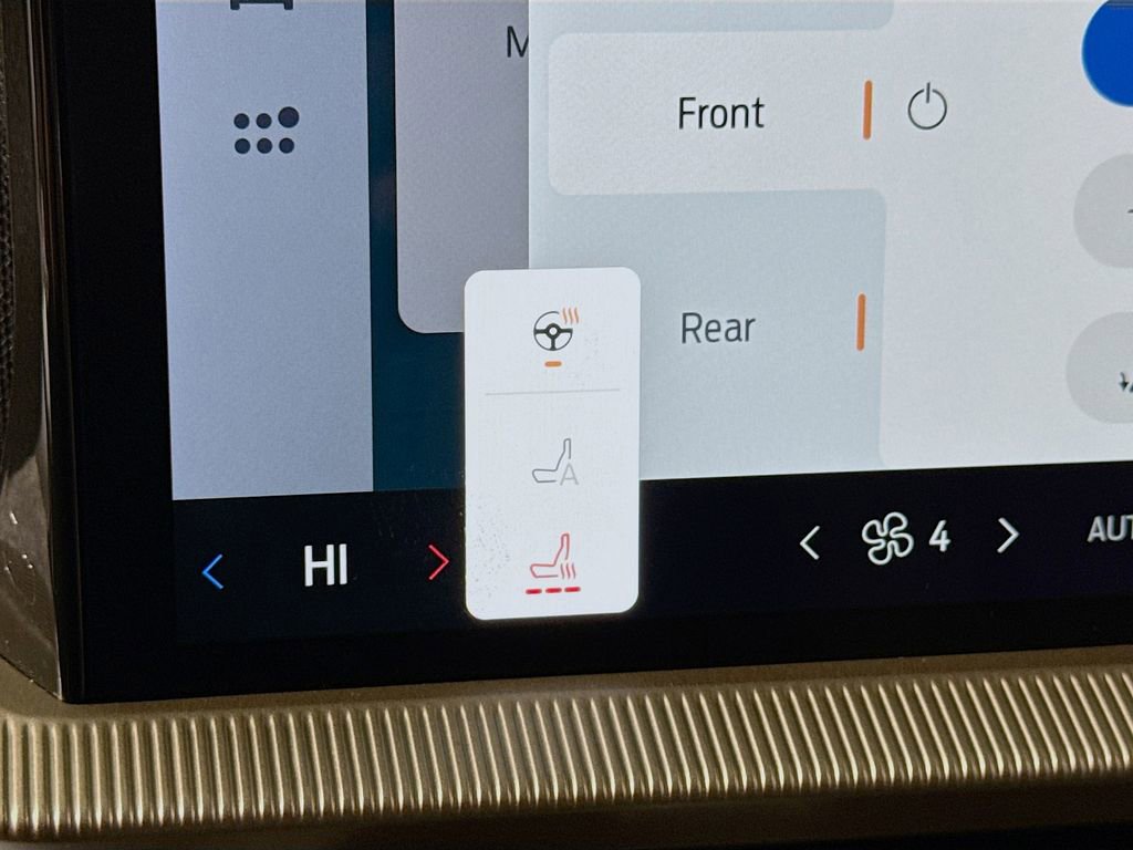 Certified 2025 Ford Explorer Active w/ Active Comfort Package image 23