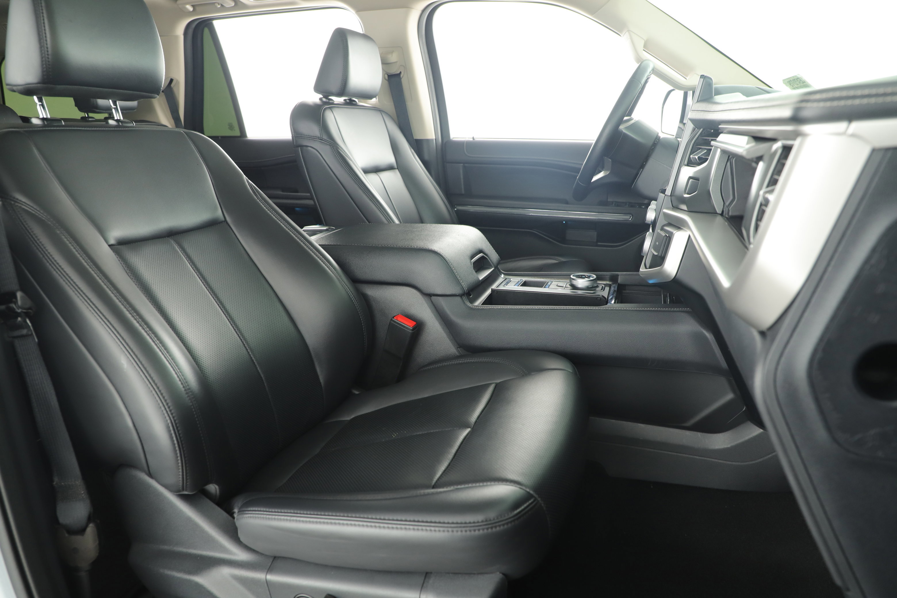 Certified 2024 Ford Expedition XLT image 21