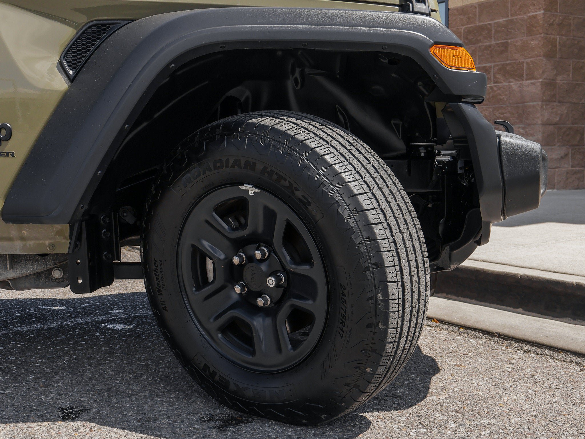Used 2025 Jeep Wrangler Unlimited Sport AWD/4WD image 13