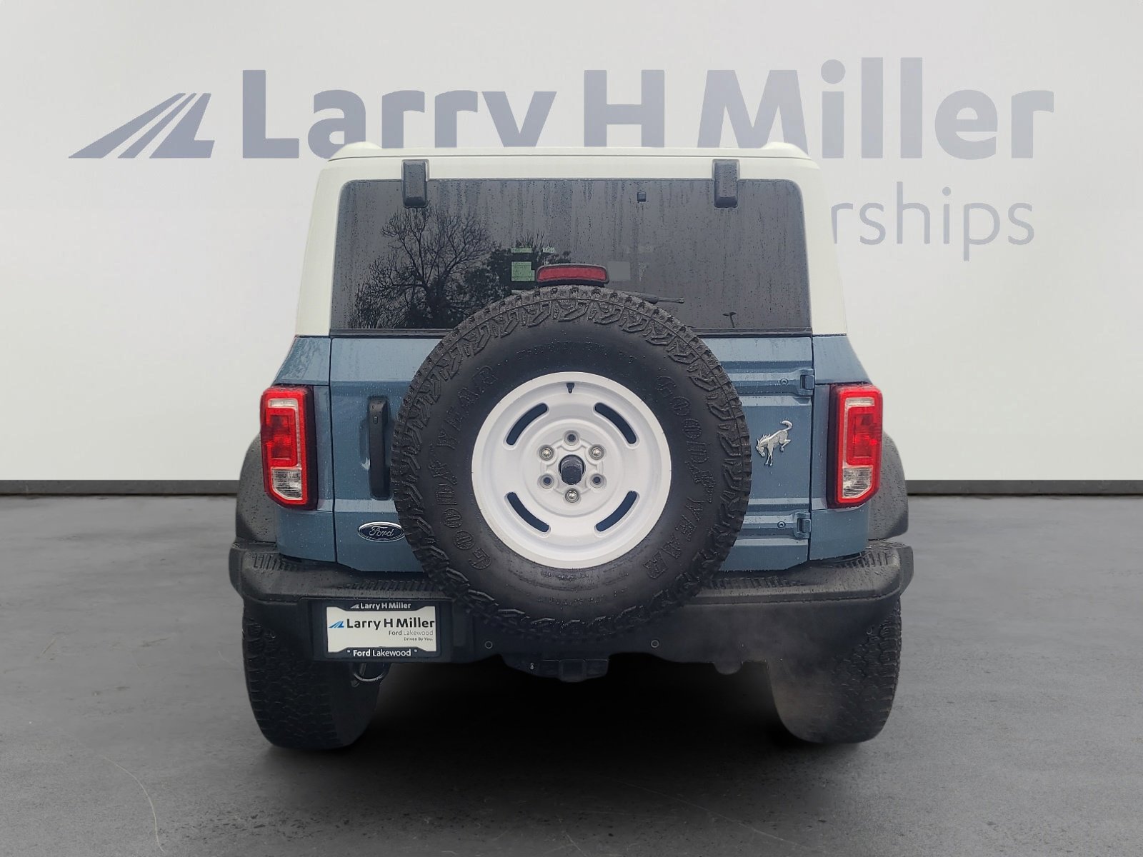 Certified 2025 Ford Bronco Heritage Edition AWD/4WD image 4
