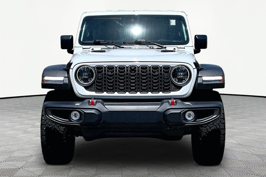 Used 2025 Jeep Wrangler Unlimited Rubicon w/ Convenience Group AWD/4WD image 3