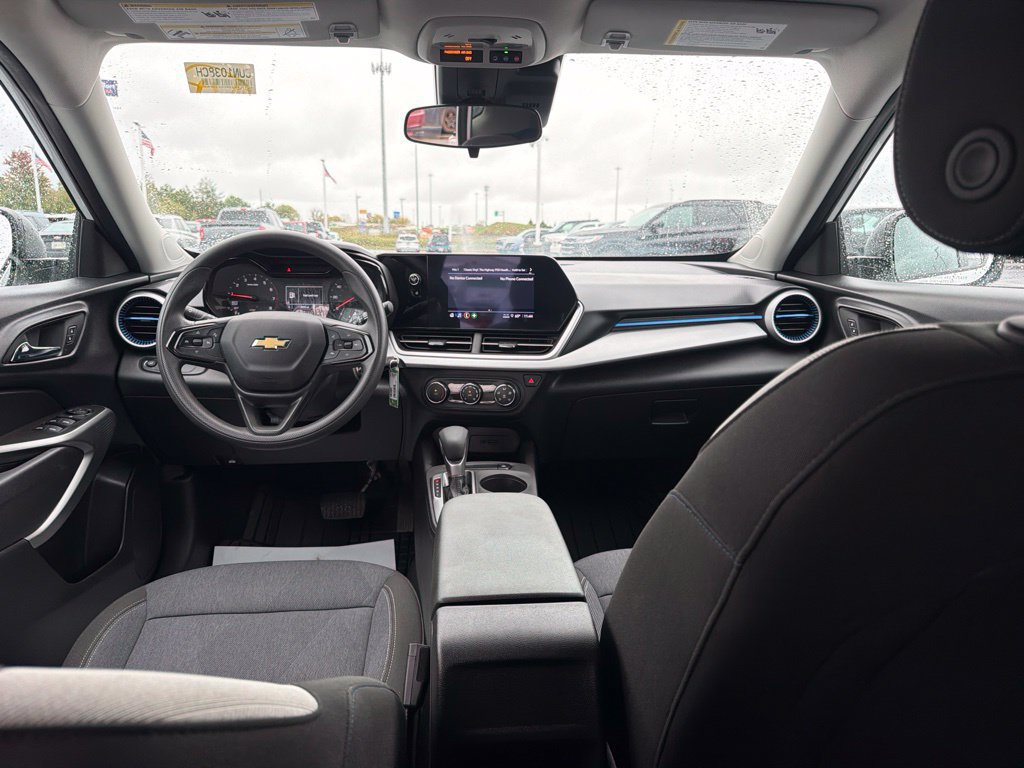 Used 2024 Chevrolet Trax LS FWD image 25