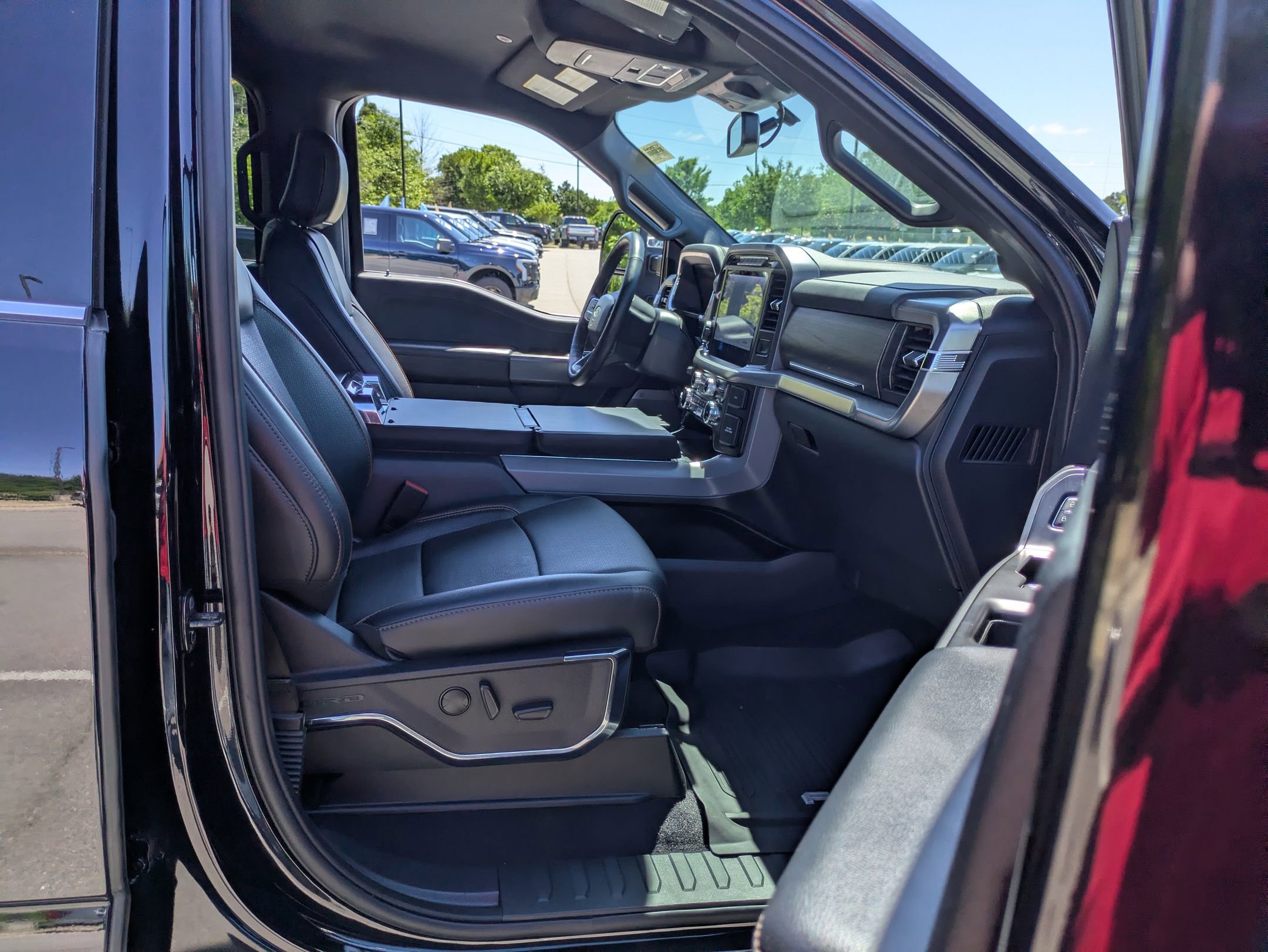 Certified 2024 Ford F150 Lariat w/ FX4 Off-Road Package AWD/4WD image 42