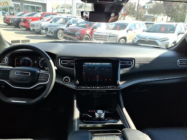 Used 2024 Jeep Wagoneer Series II w/ Flexible Seating Group image 14