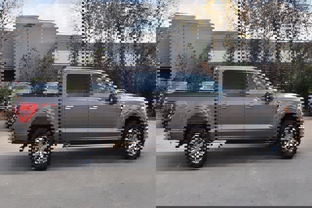 Certified 2022 Ford F150 XLT w/ Equipment Group 302A High image 10