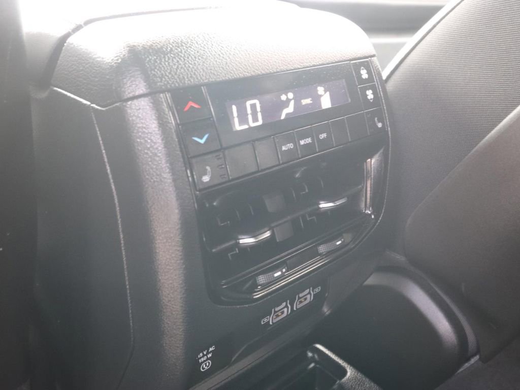 Used 2025 Jeep Grand Cherokee L Limited w/ Black Appearance Package AWD/4WD image 14