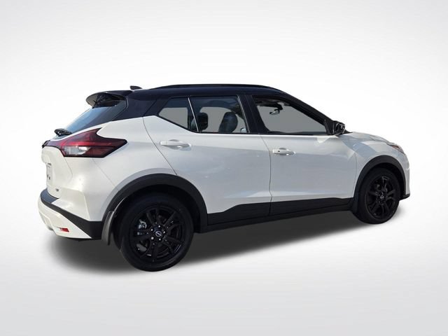 Used 2023 Nissan Kicks SR w/ SR Premium Package FWD image 9