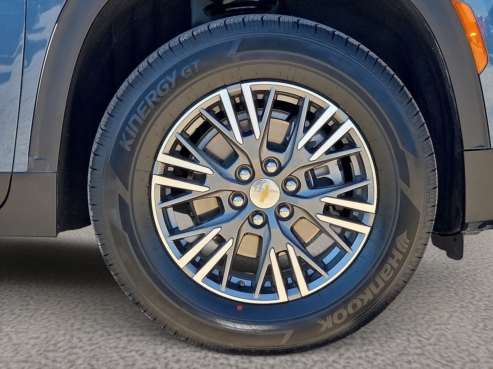 Used 2025 Chevrolet Traverse LT FWD image 7