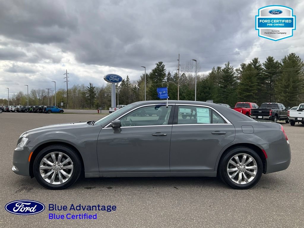 Used 2017 Chrysler 300 Limited AWD/4WD image 23
