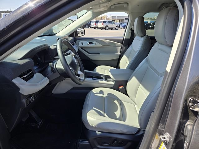 Certified 2025 Ford Explorer Active w/ Active Comfort Package RWD image 10