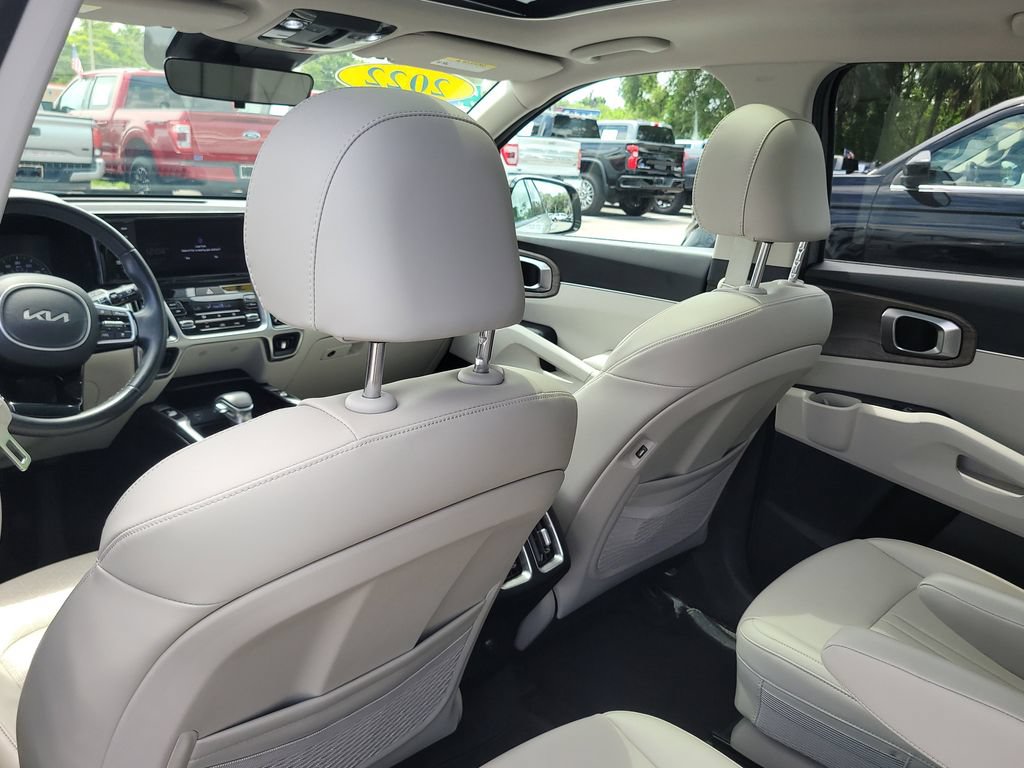 Used 2022 Kia Sorento EX w/ Panoramic Sunroof Package FWD image 10