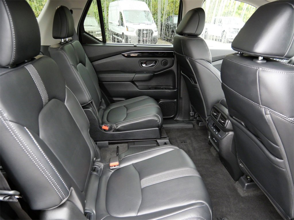 Used 2024 Honda Pilot Touring image 9