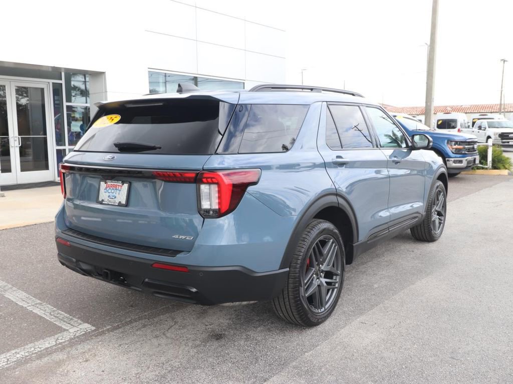 Certified 2025 Ford Explorer ST-Line w/ Premium Package image 5