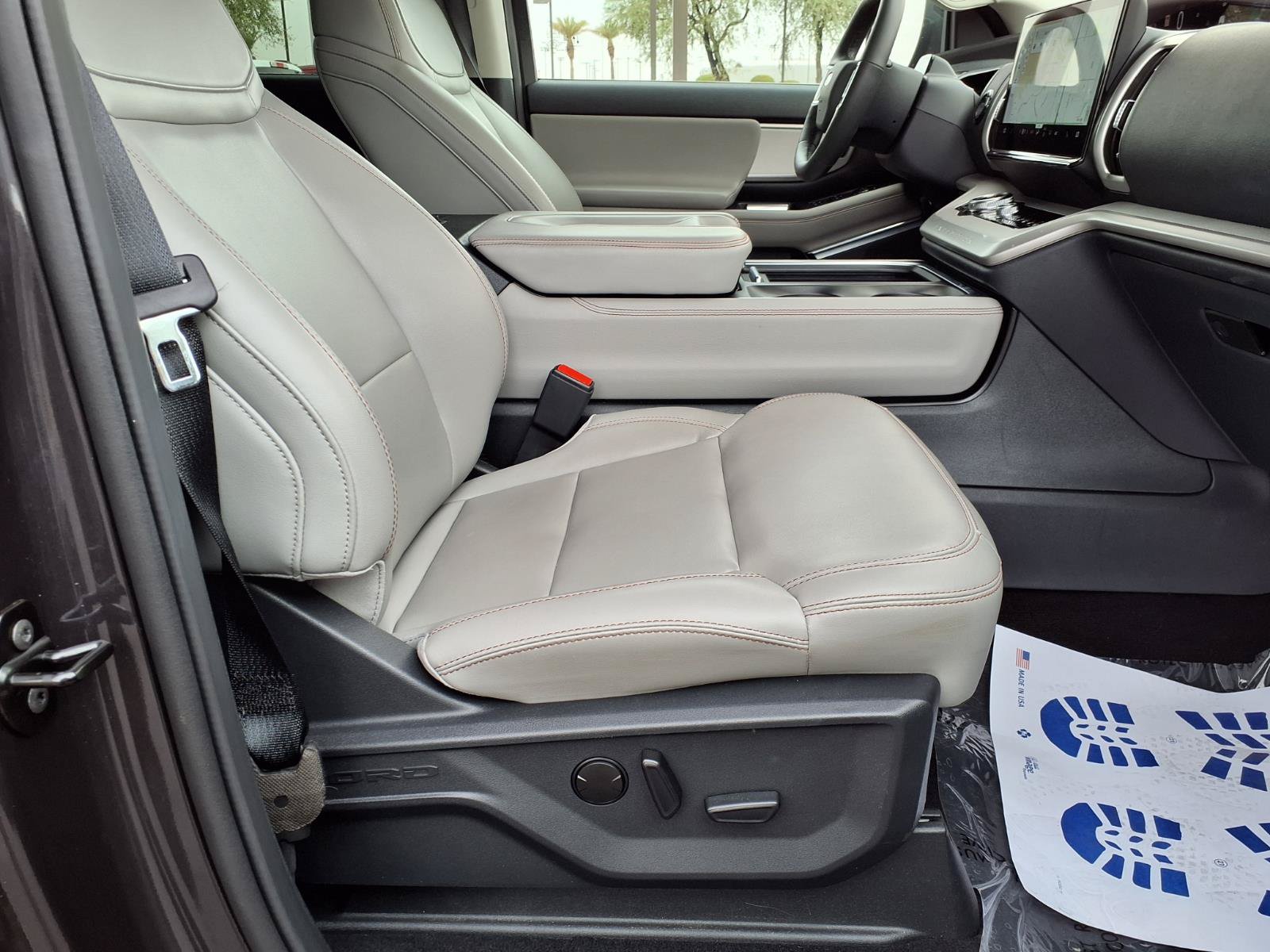 Certified 2025 Ford Expedition Active AWD/4WD image 11