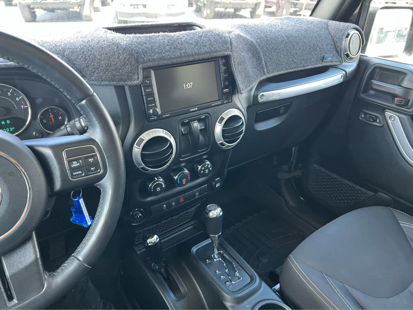 Used 2018 Jeep Wrangler Sahara w/ Connectivity Group AWD/4WD image 31