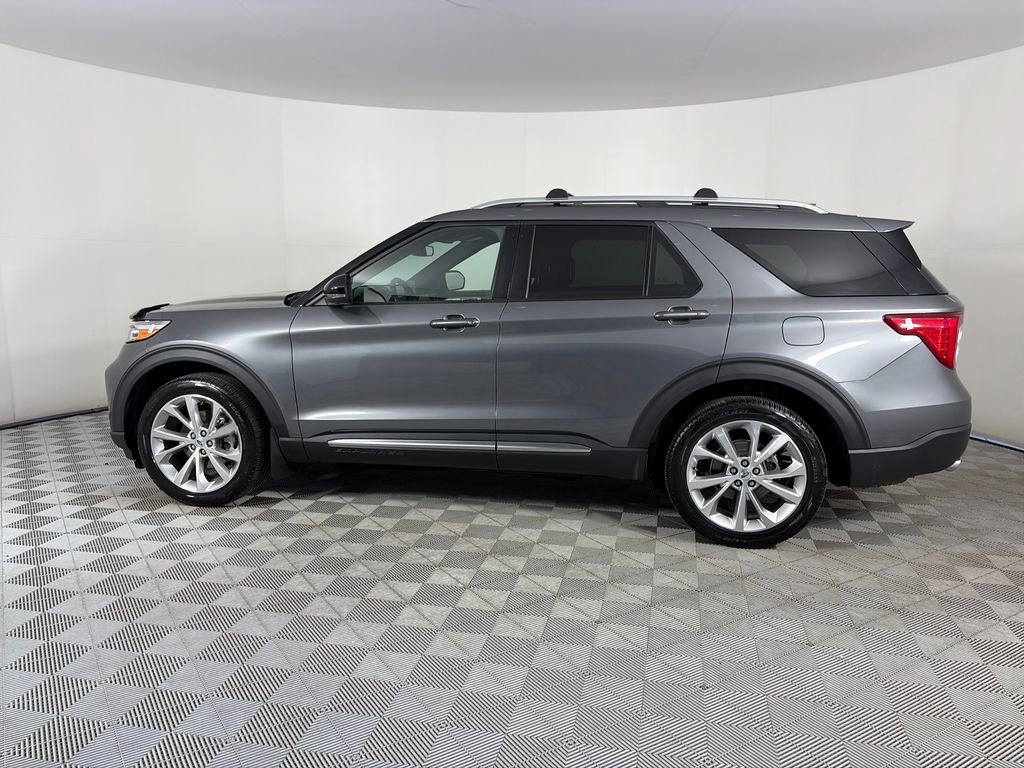Certified 2023 Ford Explorer Platinum w/ Technology Package AWD/4WD image 4