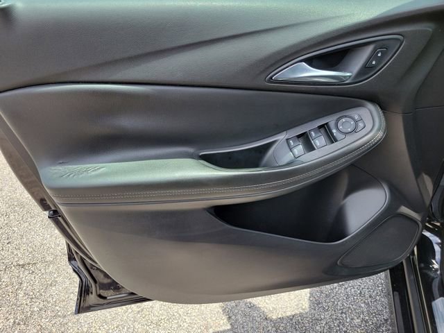 Used 2020 Buick Encore GX Select w/ Sport Touring Package FWD image 17