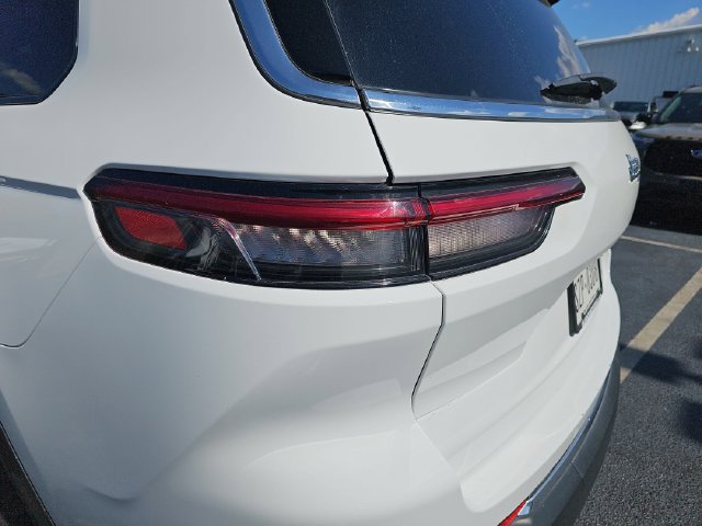 Used 2023 Jeep Grand Cherokee L Limited RWD image 39