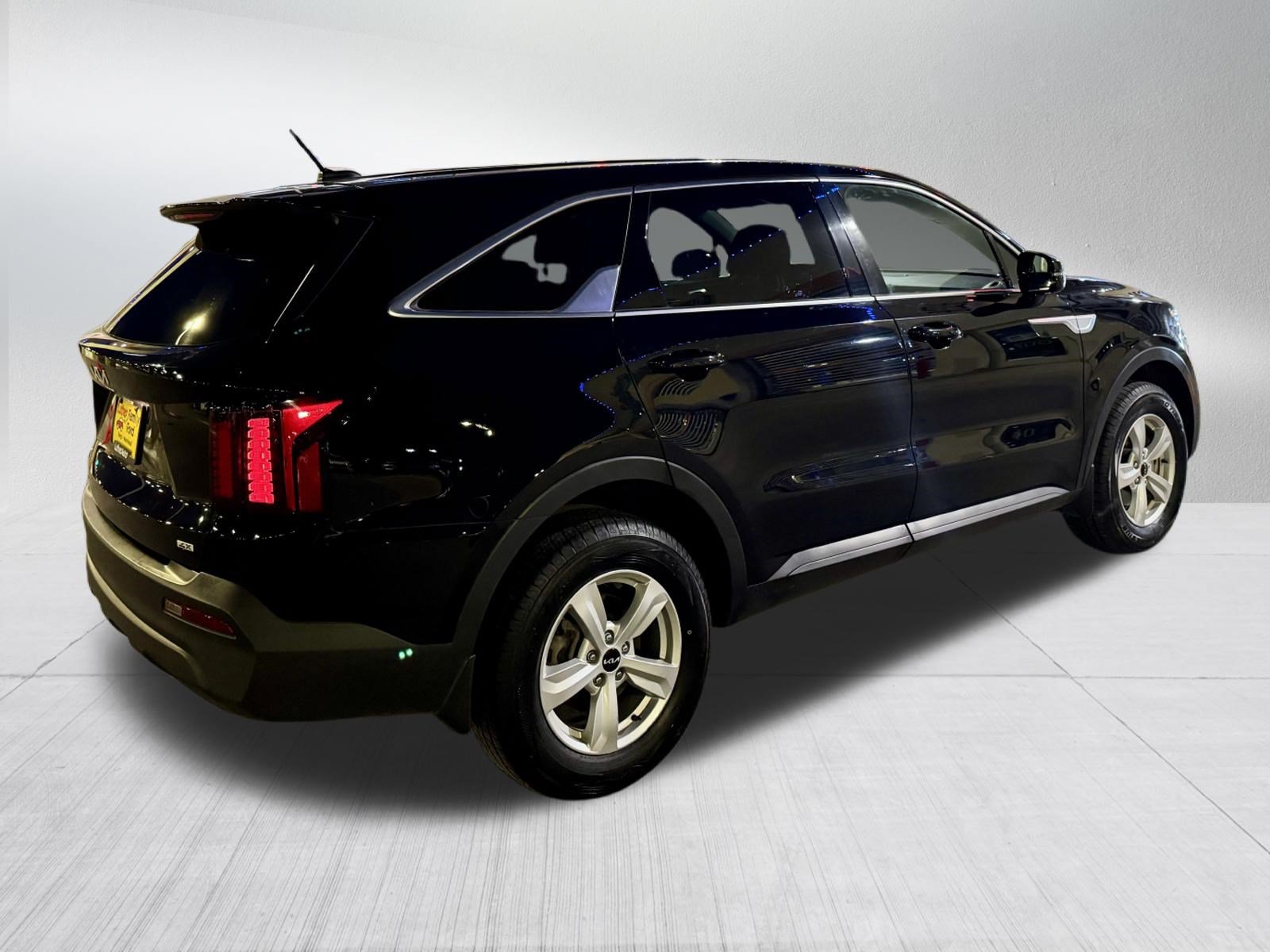 Used 2023 Kia Sorento LX AWD/4WD image 7