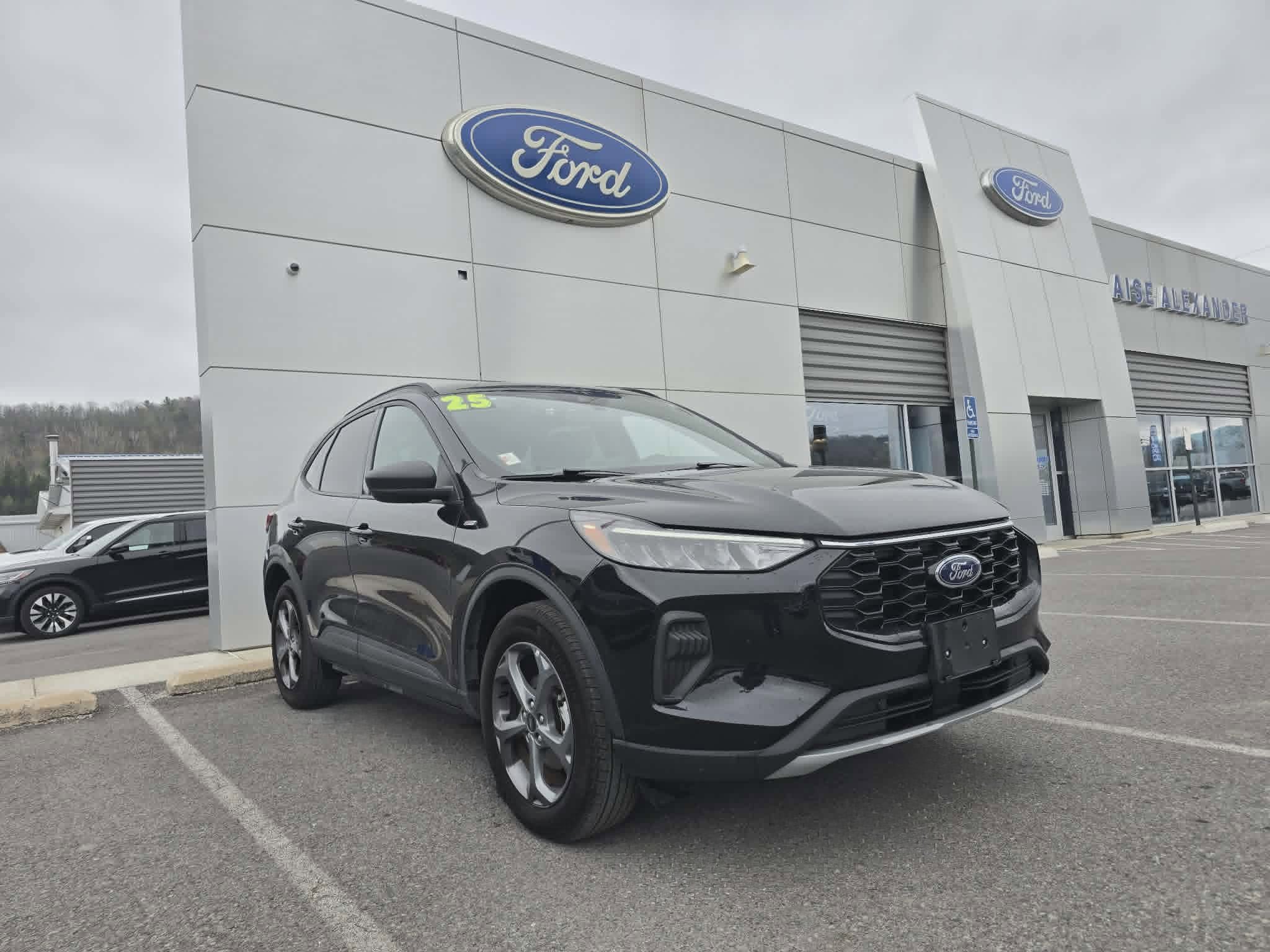 Certified 2025 Ford Escape ST-Line AWD/4WD image 1