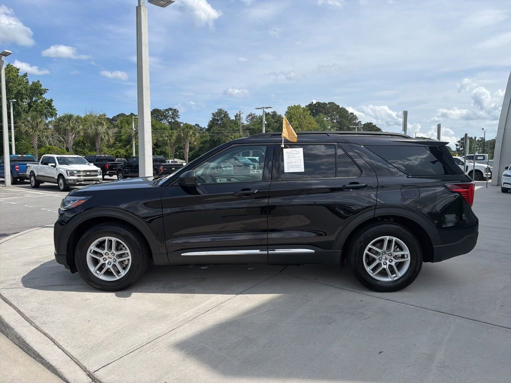 Certified 2025 Ford Explorer Active w/ Active Comfort Package RWD image 4
