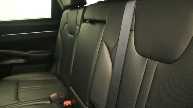 Used 2022 Kia Sorento S w/ Panoramic Sunroof Package FWD image 11