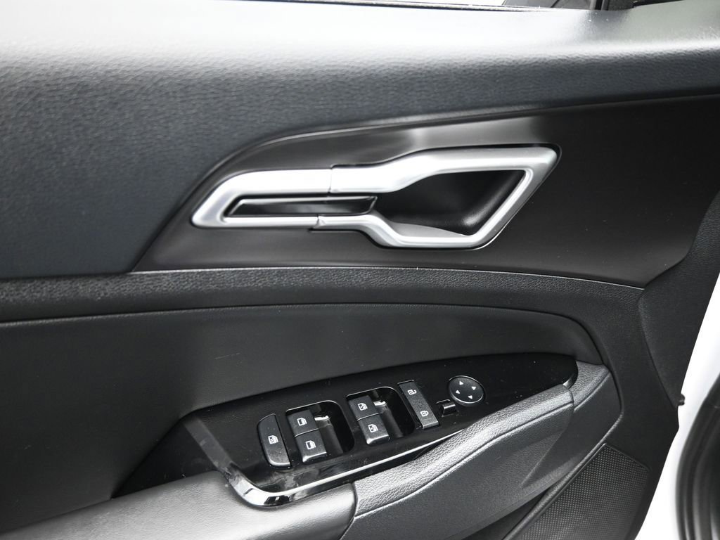 Used 2024 Kia Sportage EX image 11