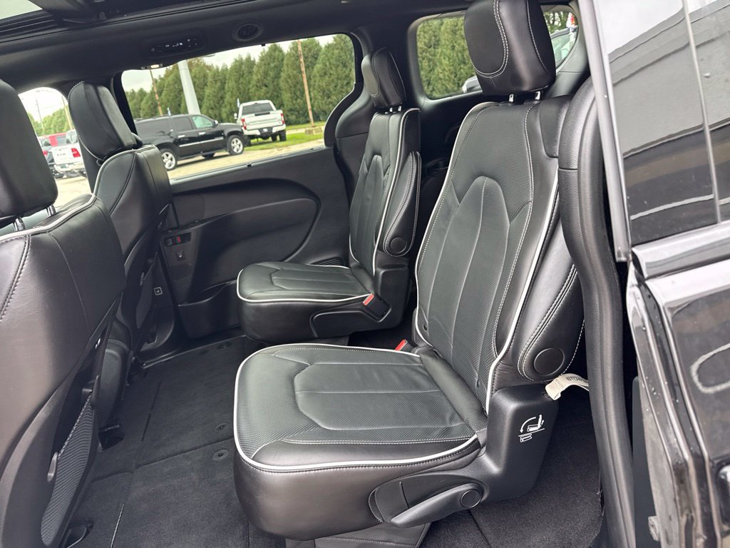 Used 2025 Chrysler Pacifica Limited FWD image 23